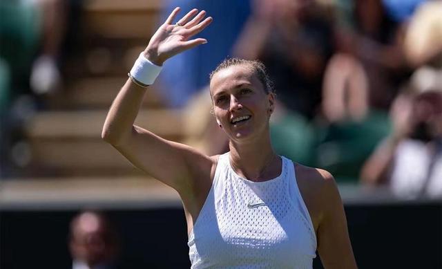 科维托娃回归赛场，战术调整首场状态亮眼，拜仁观众沸腾！